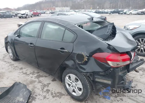 2017 Kia Forte Lx z USA, uszkodzony, nr VIN 3KPFK4A71HE087952